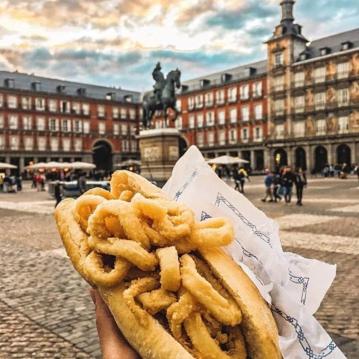 Cómete un bocata de calamares en la Plaza Mayor este 12 de octubre